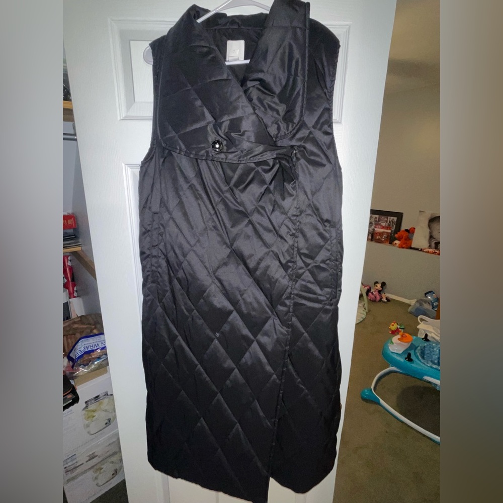 H & M Women’s long puffer vest